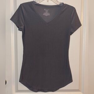 No Boundaries Gray V-Neck Short Sleeve Tee